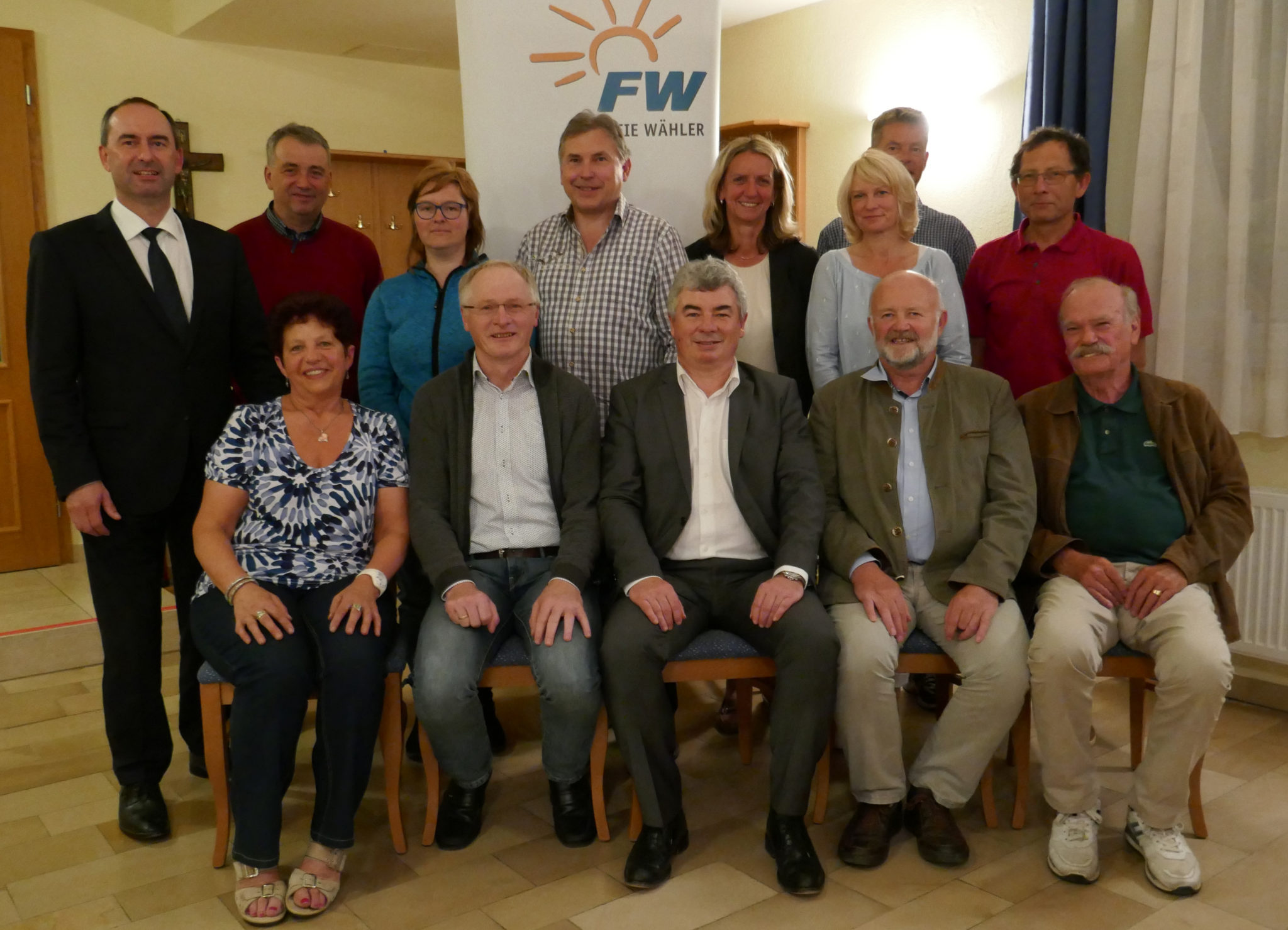 Hubert Aiwanger mit neuer Vorstandschaft der FWG Velden, 24.04.2018, Foto: HA